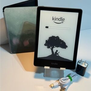 Amazon Kindle Paperwhite 11th Gen Bundle